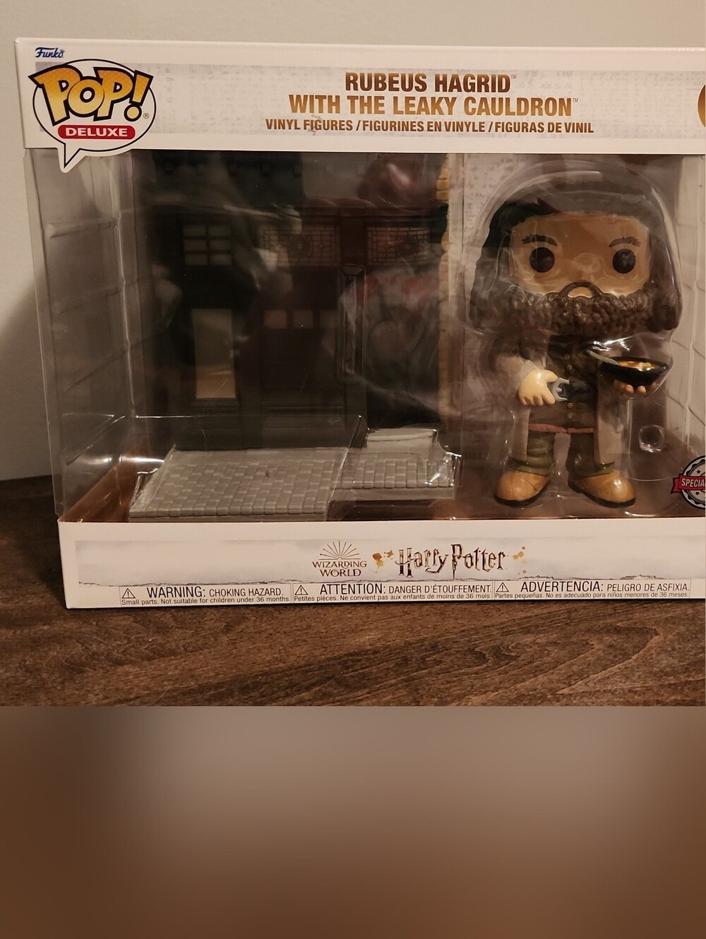 Funko Pop! Deluxe Rubeus Hagrid And The Leaky Cauldro